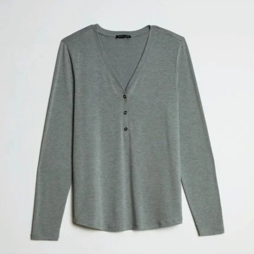 Universal Standard Layer Me Henley Tee - Size M (18-20) - BLACK *not grey